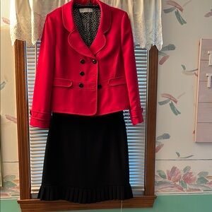 Tahari 2-piece suit w/pleat skirt